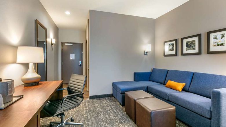 <b>Comfort Suites Tupelo Suite</b>. Images powered by <a href="https://iceportal.shijigroup.com/" title="IcePortal" target="_blank">IcePortal</a>.