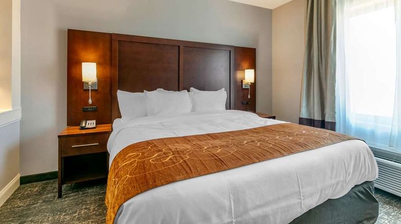 <b>Comfort Suites Tupelo Suite</b>. Images powered by <a href="https://iceportal.shijigroup.com/" title="IcePortal" target="_blank">IcePortal</a>.