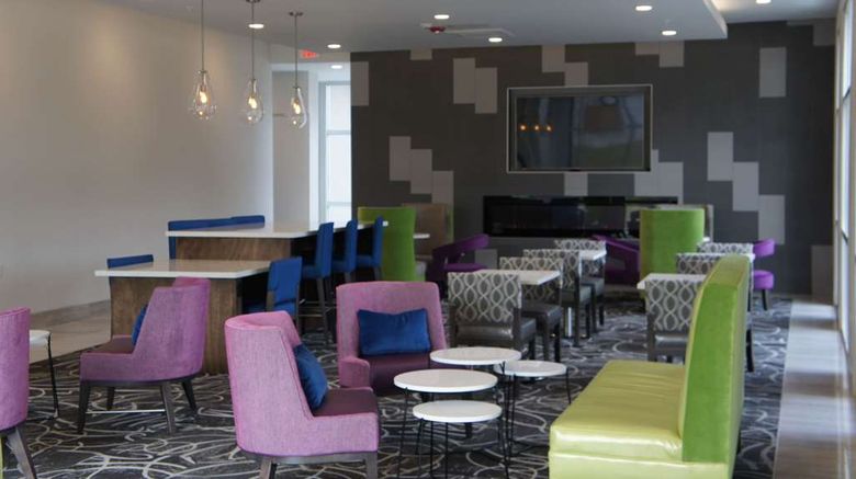 <b>La Quinta Inn & Suites Mobile I-65 Lobby</b>. Images powered by <a href="https://iceportal.shijigroup.com/" title="IcePortal" target="_blank">IcePortal</a>.