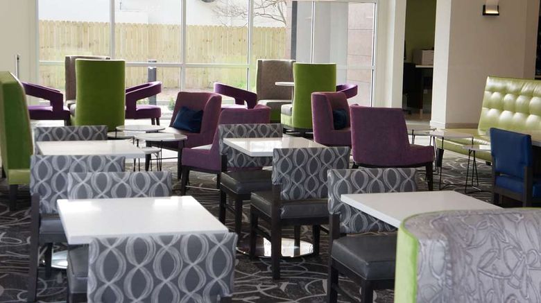 <b>La Quinta Inn & Suites Mobile I-65 Lobby</b>. Images powered by <a href="https://iceportal.shijigroup.com/" title="IcePortal" target="_blank">IcePortal</a>.