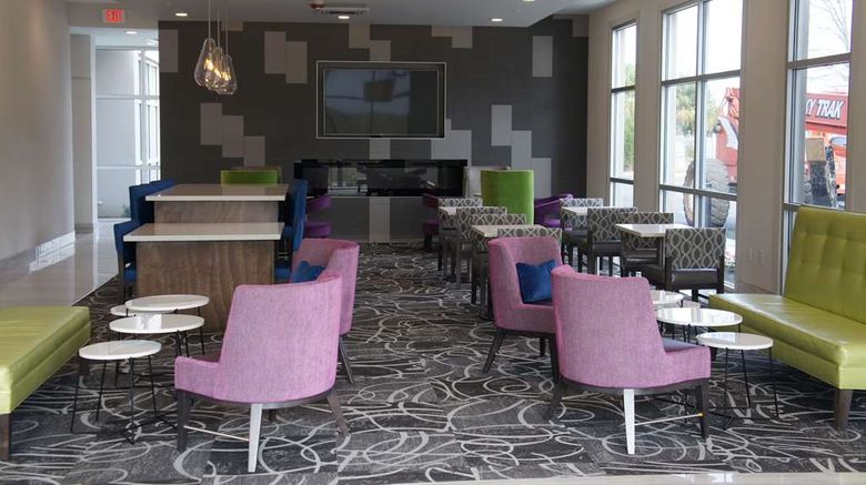 <b>La Quinta Inn & Suites Mobile I-65 Restaurant</b>. Images powered by <a href="https://iceportal.shijigroup.com/" title="IcePortal" target="_blank">IcePortal</a>.