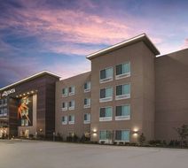 La Quinta Inn & Suites Mobile I-65 Exterior