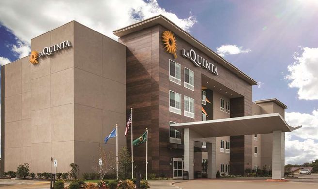 La Quinta Inn & Suites Mobile I-65 Exterior