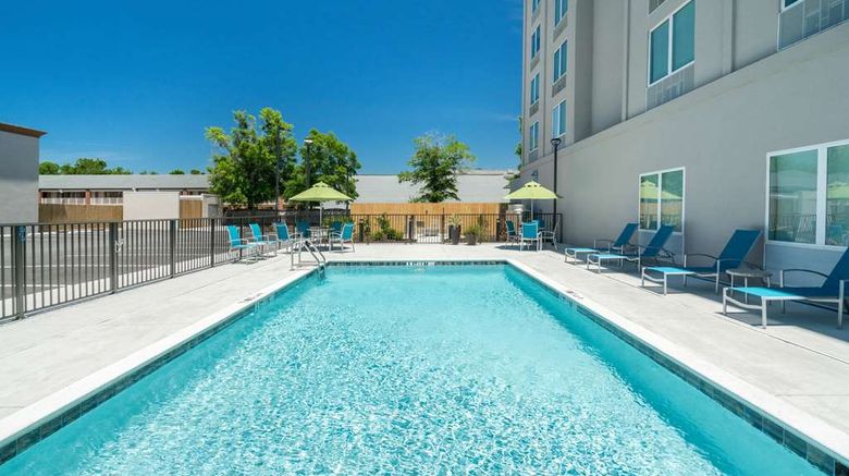<b>La Quinta Inn & Suites Mobile I-65 Pool</b>. Images powered by <a href="https://iceportal.shijigroup.com/" title="IcePortal" target="_blank">IcePortal</a>.