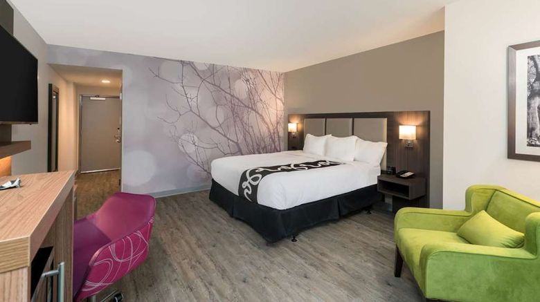 <b>La Quinta Inn & Suites Mobile I-65 Room</b>. Images powered by <a href="https://iceportal.shijigroup.com/" title="IcePortal" target="_blank">IcePortal</a>.