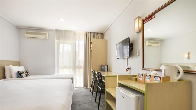 <b>Nightcap at Coolaroo Hotel Room</b>. Images powered by <a href="https://iceportal.shijigroup.com/" title="IcePortal" target="_blank">IcePortal</a>.