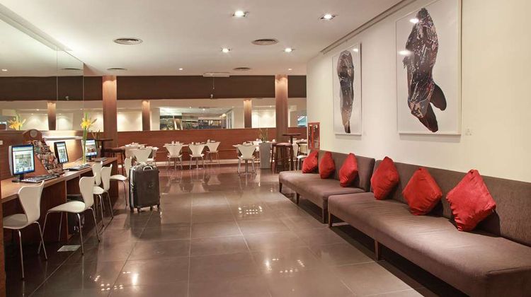 Dazzler Maipu Lobby