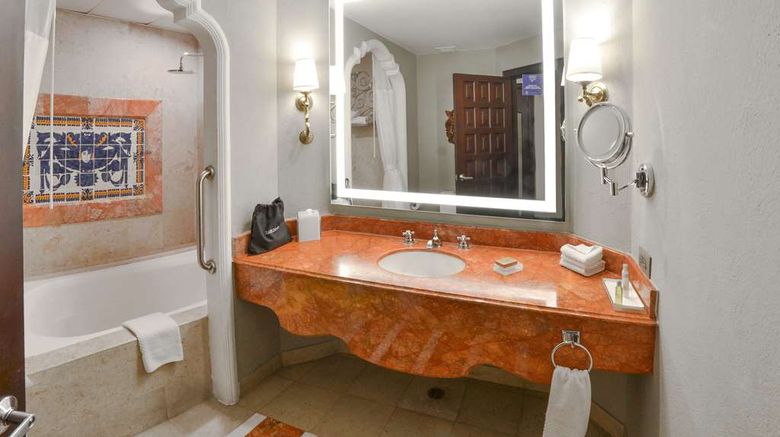 <b>Hilton Guatemala City Room</b>. Images powered by <a href="https://iceportal.shijigroup.com/" title="IcePortal" target="_blank">IcePortal</a>.