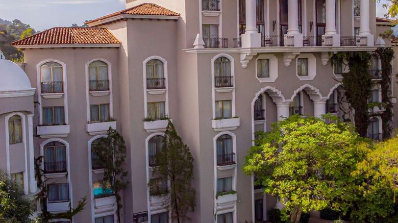 <b>Hilton Guatemala City Pool</b>. Images powered by <a href="https://iceportal.shijigroup.com/" title="IcePortal" target="_blank">IcePortal</a>.