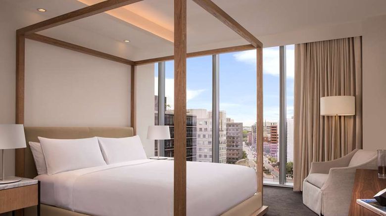 <b>Conrad Washington DC Room</b>. Images powered by <a href="https://iceportal.shijigroup.com/" title="IcePortal" target="_blank">IcePortal</a>.