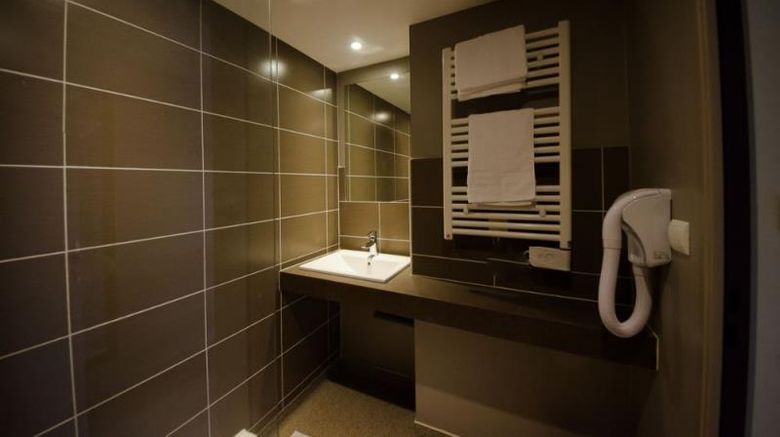 <b>Eastlodge Lyon Est Eurexpo Room</b>. Images powered by <a href="https://iceportal.shijigroup.com/" title="IcePortal" target="_blank">IcePortal</a>.
