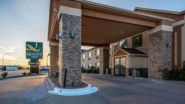 Quality Inn Dodge City Exterior
