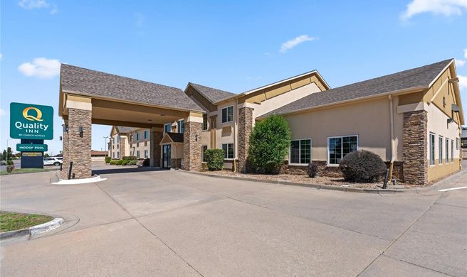 Quality Inn Dodge City Exterior