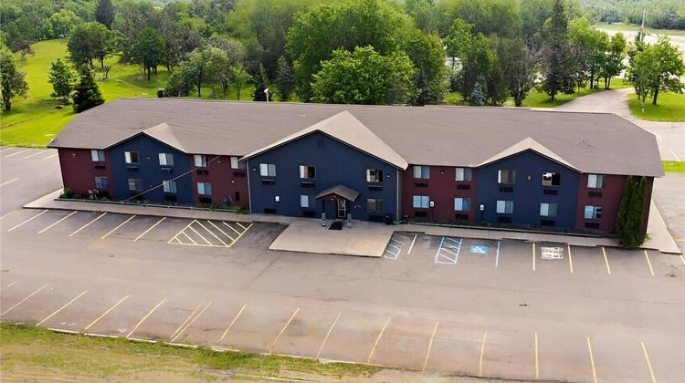 Hibbing Inn & Suites Exterior