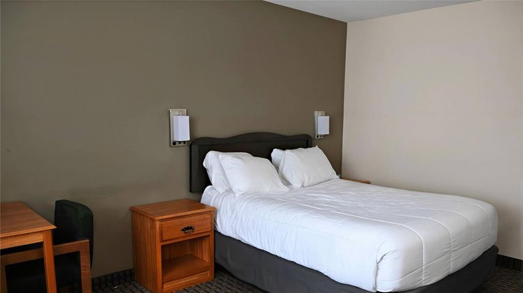 Hibbing Inn & Suites Room