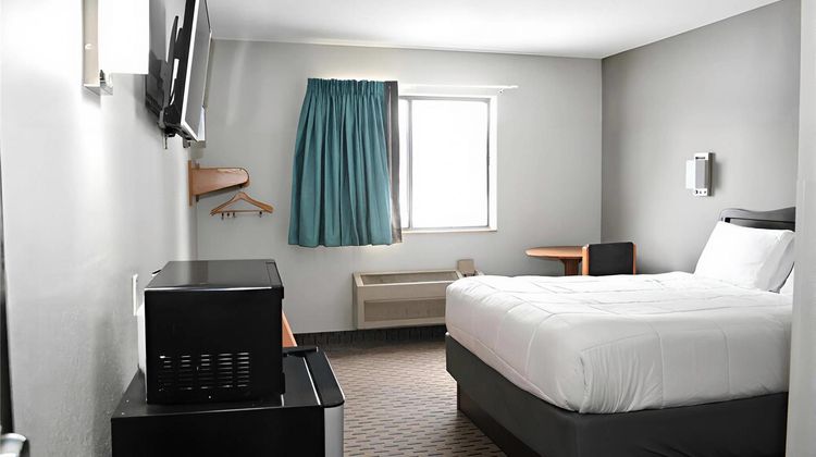 Hibbing Inn & Suites Room