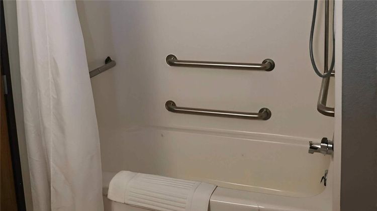 Hibbing Inn & Suites Room
