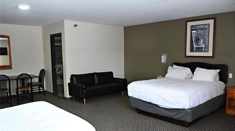Hibbing Inn & Suites Room