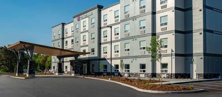 Coast Oliver Hotel Exterior