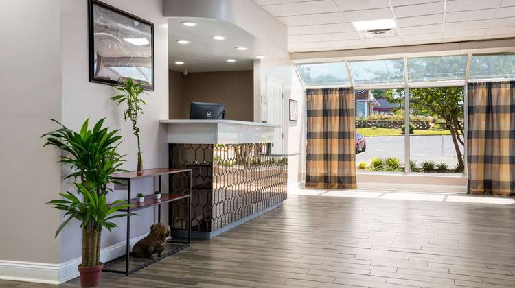 Quality Inn Starkville Lobby