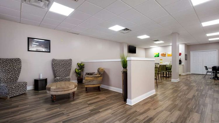 Quality Inn Starkville Lobby