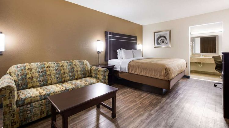 Quality Inn Starkville Room
