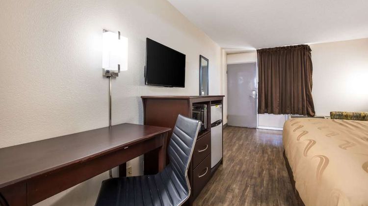 Quality Inn Starkville Room