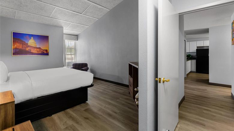 <b>Clarion Inn Falls Church-Arlington Suite</b>. Images powered by <a href="https://iceportal.shijigroup.com/" title="IcePortal" target="_blank">IcePortal</a>.