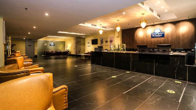 Days Hotel & Suites Fraser Business Park Lobby