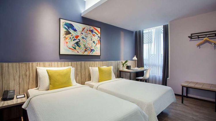 Days Hotel & Suites Fraser Business Park Room