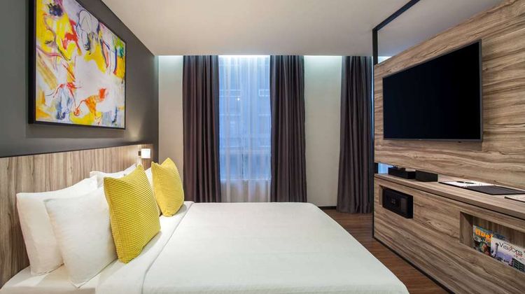 Days Hotel & Suites Fraser Business Park Room