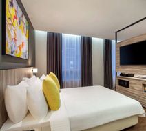 Days Hotel & Suites Fraser Business Park Room