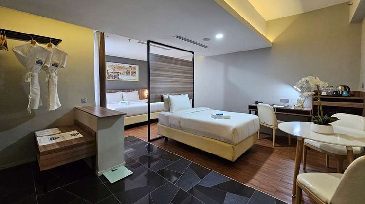 Days Hotel & Suites Fraser Business Park Suite
