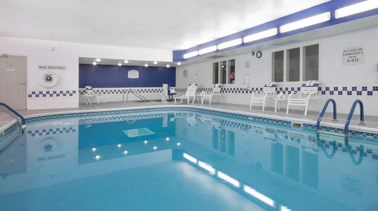 Baymont by Wyndham Coon Rapids Pool