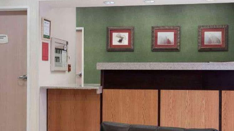 Baymont by Wyndham Coon Rapids Lobby