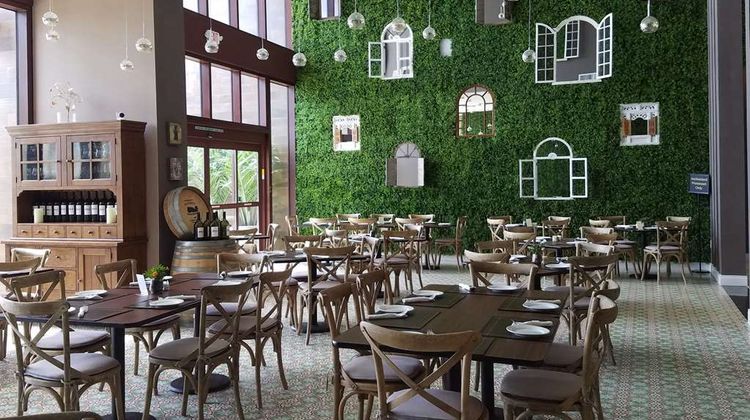 Magic Village Yards, Trademark Collectio Restaurant