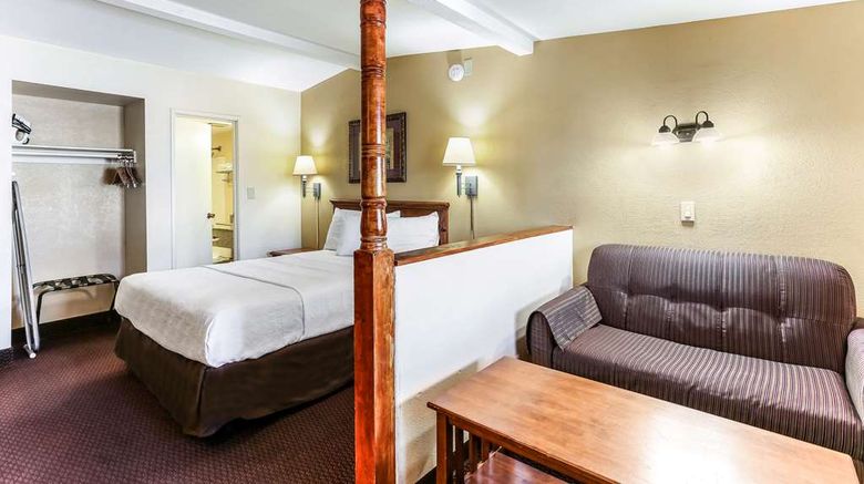 <b>Americas Best Value Inn/Suites El Centro Suite</b>. Images powered by <a href="https://iceportal.shijigroup.com/" title="IcePortal" target="_blank">IcePortal</a>.