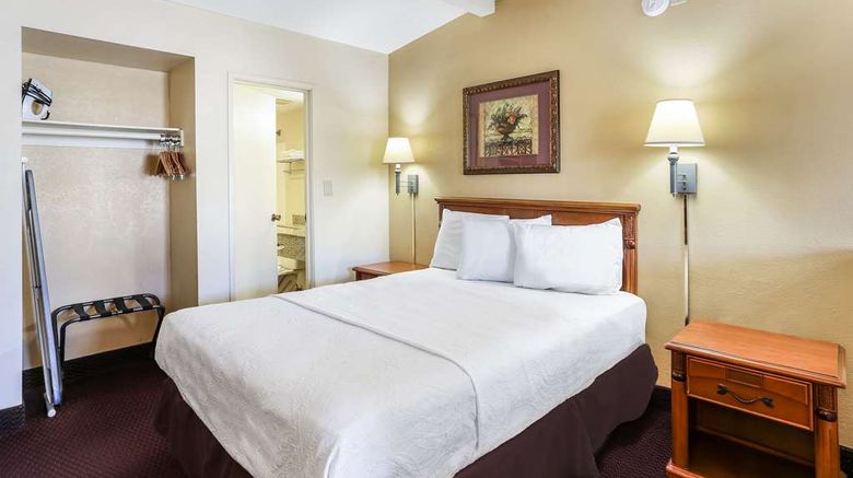 <b>Americas Best Value Inn/Suites El Centro Suite</b>. Images powered by <a href="https://iceportal.shijigroup.com/" title="IcePortal" target="_blank">IcePortal</a>.