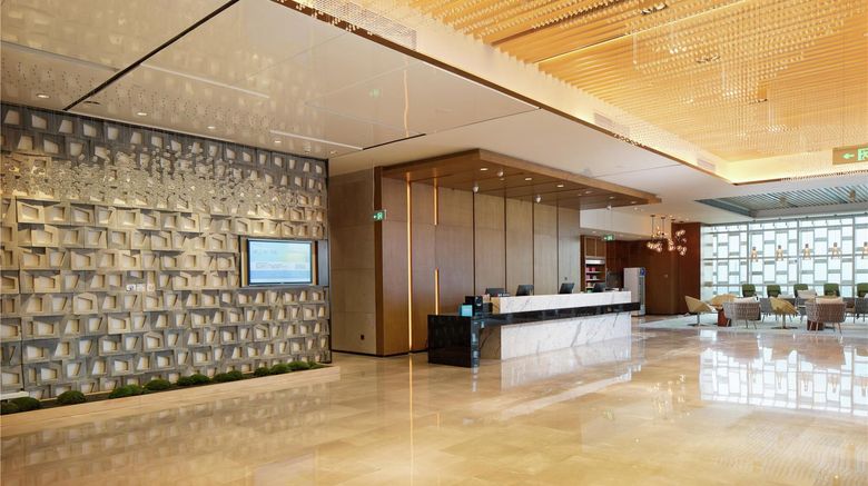 <b>Hilton Garden Inn Zhuhai Hengqin Lobby</b>. Images powered by <a href="https://iceportal.shijigroup.com/" title="IcePortal" target="_blank">IcePortal</a>.