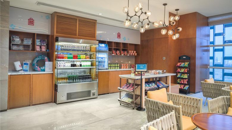<b>Hilton Garden Inn Zhuhai Hengqin Restaurant</b>. Images powered by <a href="https://iceportal.shijigroup.com/" title="IcePortal" target="_blank">IcePortal</a>.