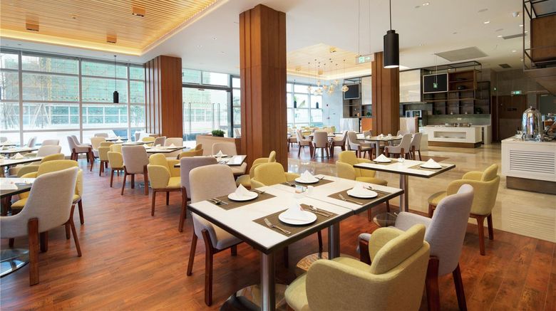 <b>Hilton Garden Inn Zhuhai Hengqin Restaurant</b>. Images powered by <a href="https://iceportal.shijigroup.com/" title="IcePortal" target="_blank">IcePortal</a>.