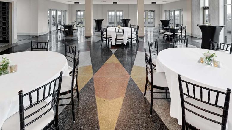 <b>Tulsa Club Hotel, Curio Collection Meeting</b>. Images powered by <a href="https://iceportal.shijigroup.com/" title="IcePortal" target="_blank">IcePortal</a>.