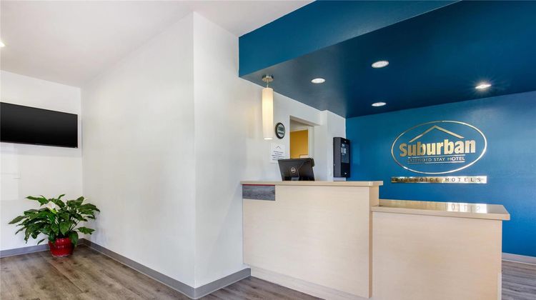 Suburban Studios Birmingham/Homewood Lobby