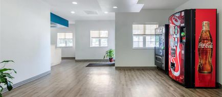 Suburban Studios Birmingham/Homewood Lobby