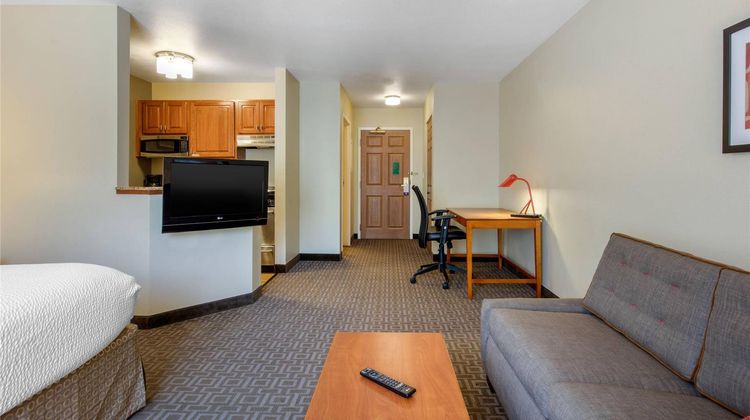 Suburban Studios Birmingham/Homewood Room