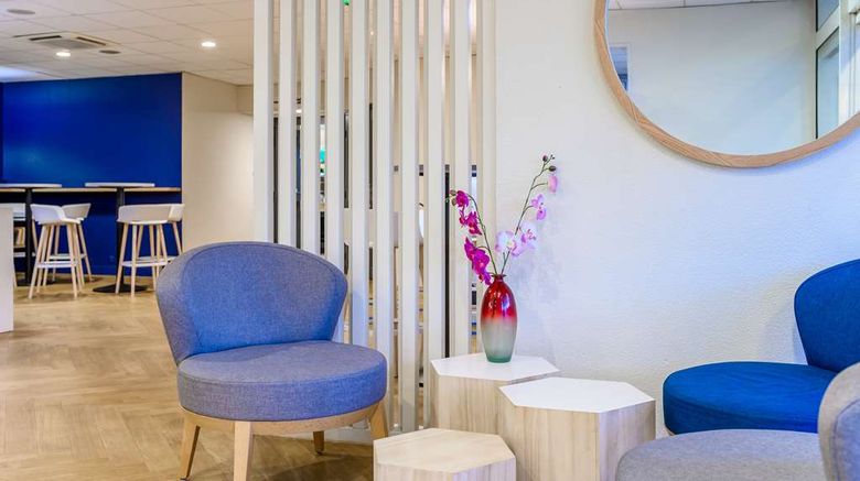 <b>Comfort Hotel Paris Porte d'Ivry Lobby</b>. Images powered by <a href="https://iceportal.shijigroup.com/" title="IcePortal" target="_blank">IcePortal</a>.