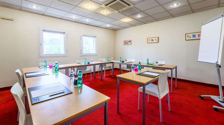 <b>Comfort Hotel Paris Porte d'Ivry Meeting</b>. Images powered by <a href="https://iceportal.shijigroup.com/" title="IcePortal" target="_blank">IcePortal</a>.