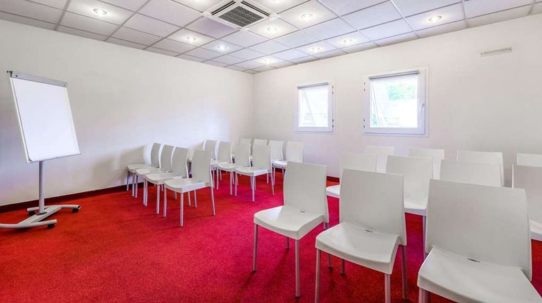 <b>Comfort Hotel Paris Porte d'Ivry Meeting</b>. Images powered by <a href="https://iceportal.shijigroup.com/" title="IcePortal" target="_blank">IcePortal</a>.