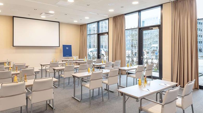 <b>NH Mannheim Meeting</b>. Images powered by <a href="https://iceportal.shijigroup.com/" title="IcePortal" target="_blank">IcePortal</a>.