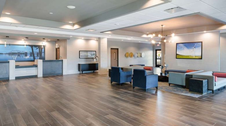 <b>Comfort Suites Kennewick Lobby</b>. Images powered by <a href="https://iceportal.shijigroup.com/" title="IcePortal" target="_blank">IcePortal</a>.
